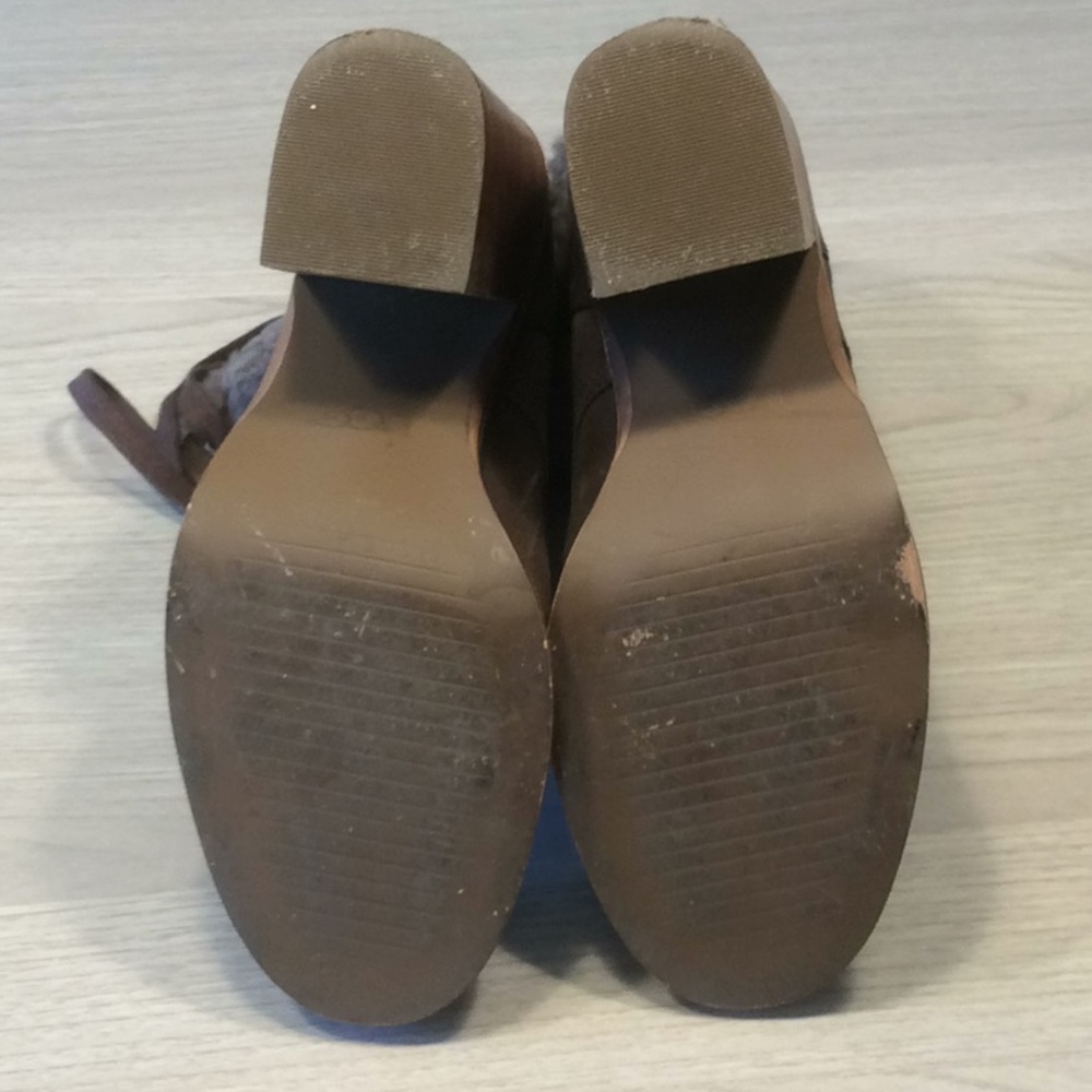 UGG Women Jaxon Brown Cuffed Shearling Bootie- 7.5 - Picture 9 of 16